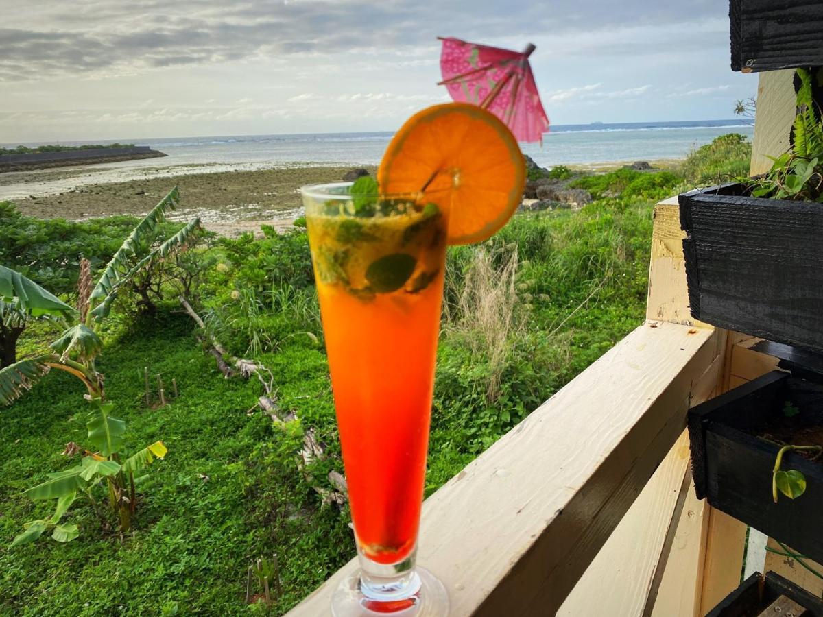 Ken'S Beachfront Cafe & Lodge, Bl2, Oceanfront And Free Canoe Rental Onna Bagian luar foto