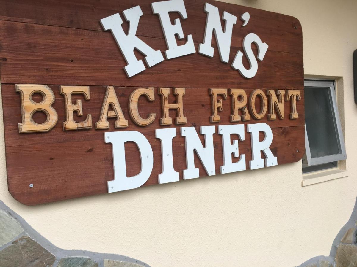 Ken'S Beachfront Cafe & Lodge, Bl2, Oceanfront And Free Canoe Rental Onna Bagian luar foto