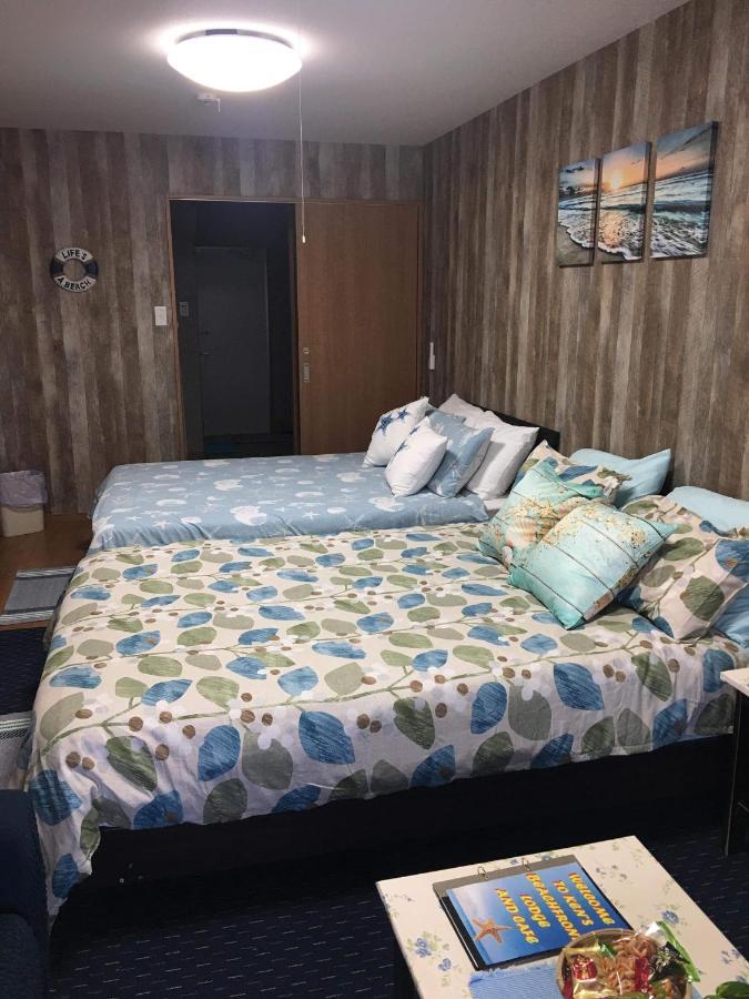 Ken'S Beachfront Cafe & Lodge, Bl2, Oceanfront And Free Canoe Rental Onna Bagian luar foto