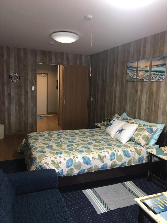Ken'S Beachfront Cafe & Lodge, Bl2, Oceanfront And Free Canoe Rental Onna Bagian luar foto